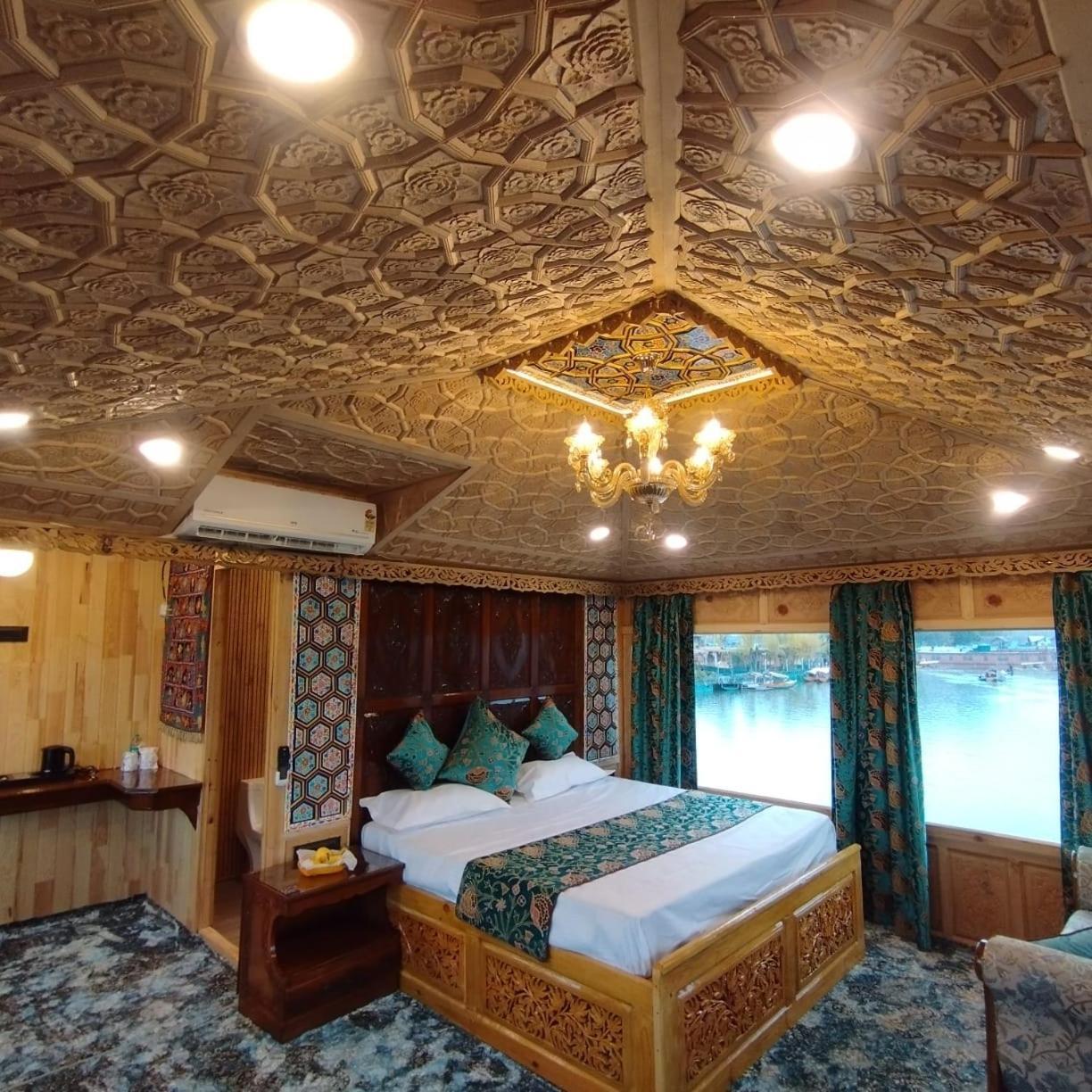 Houseboat Plato Excellence Hotel Srīnagar Kültér fotó